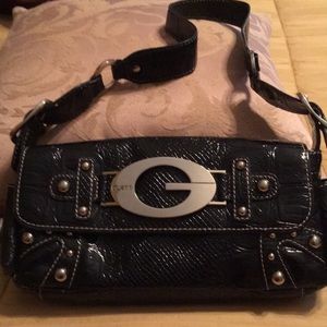 GUESS PATENT LEATHER BLACK CROC PRINT HANDBAG.